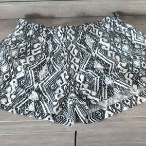 AE Patterned Shorts with Elastic and Button Band
